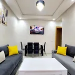 Modern Family Apartment Near Airport