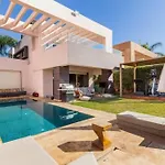 Escape To Luxury: 4 Bedroom Villa On Golf Course