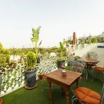 Winarouze House