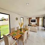 Villa Hanaine, Piscine Cuisiniere