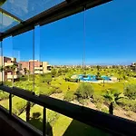 Appartement Spacieux Et Moderne Avec Une Vue Sur Montagne Et Piscine