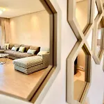 Appartement Spacieux Et Moderne Avec Une Vue Sur Montagne Et Piscine