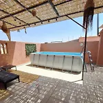 Near Airport - Pool- Terrace- Airco-Parking-Wifi