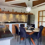 Villa Scil De Luxe, Piscine Chauffee, 3 Suites, Hamam, Jacuzzi Exterieur, Salle De Sport, Vue Sur L\'Atlas, Parkings Prive, Pas De Vis A Vis !