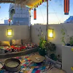 Riad Lumiere