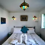 Riad Lumiere