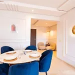 Luxury And Healthy Designed Apartment With Pool