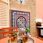 Apartment With Ac, Patio And Rooftop Appartement Climatise Avec Patio Et Toit Terrasse