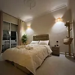 Cozy Apartment Near Airport