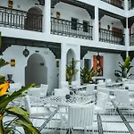 555 Hotel Clubbing Adults Only