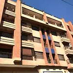 Duplex Raffine Avec Terrasse Verdoyante Et Mur Vegetal - A 300M Du Jardin Majorelle Et Musee Yves Saint Laurent - Netflix Et Iptv