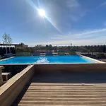 Ultra Modern Studio With Rooftop Pool