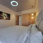 Modern 2 Bedrooms Apartment