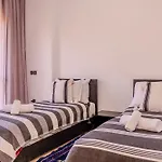 Luxury Villa With Pool, Garden & Gated Security