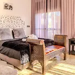 Luxury Villa With Pool, Garden & Gated Security