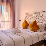 Luxury Villa With Pool, Garden & Gated Security