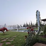 Luxury 5 Bedroom Large Villa