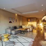 Spacious Luxury Apartment With Heated Pool Center
