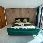 Modern Stay In Ultimate City Center With Parking And Balcony