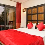 Chic & Modern In City Center - Pool, Iptv & Comfort