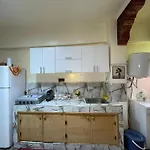 Cozy Airport Apartment Only 5 Minutes Walk