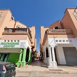 Cozy Airport Apartment Only 5 Minutes Walk