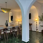 Riad Privatise Jusqu A 10 Personnes Avec 5 Suites, Bassin Et Rooftop A Seulement 15 Minutes A Pied De La Celebre Place Jemaa El Fna