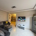 Apartment With Pool In Center