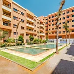 Charming Apartment Near M Avenue Pool, Parking