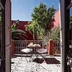 Les Jardins D Henia Riad And Hammam