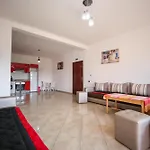 Appartement Neuf Entoure De Verdure, Ensoleille