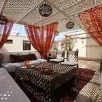 Riad Jaune Safran Entire House