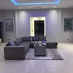 Villa Three Hills
