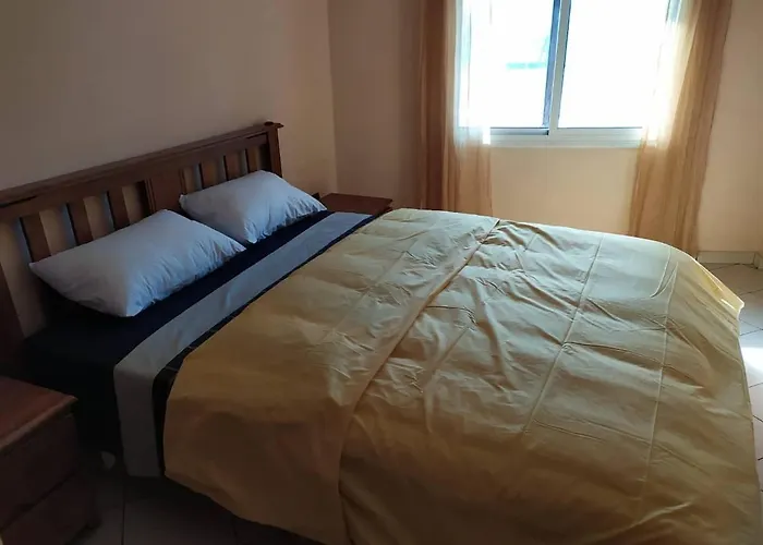 Bright Air Conditioned Apartment Near City Center