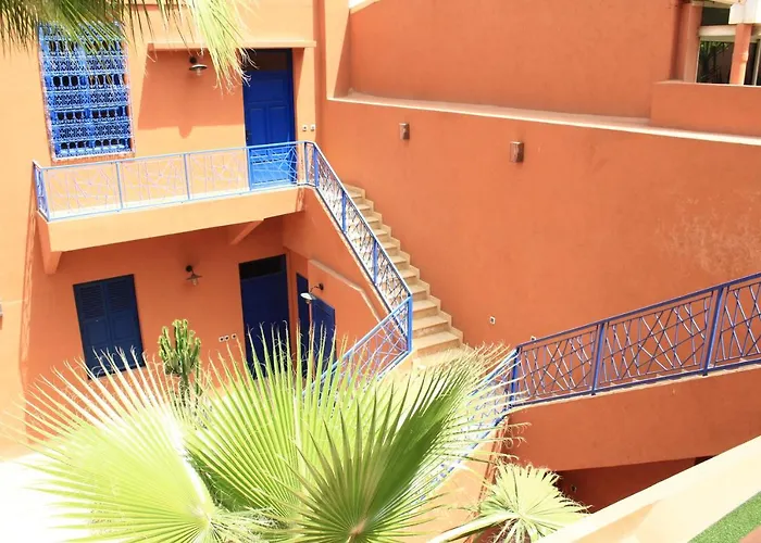 Comfy Colonial Apartments