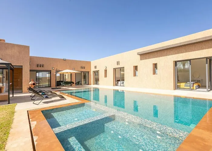Villa Sanna, Elegante Avec Piscine Chauffee, Jeux