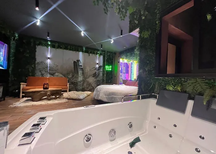 Jungle Au Centre De Marrakech Avec Jacuzzi !