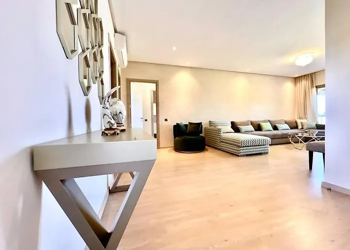 Appartement Spacieux Et Moderne Avec Une Vue Sur Montagne Et Piscine