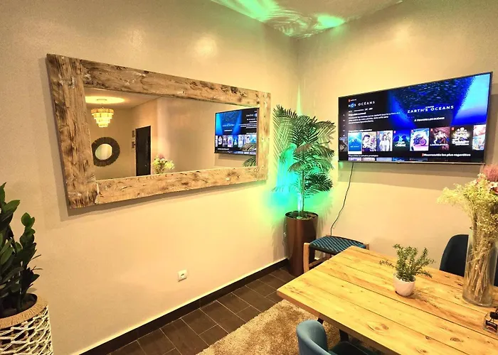 Appartement 2 Chambres A Gueliz, Clim, Piscine, Parking Sous Terrain Prive