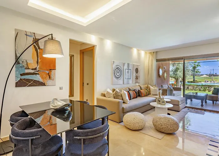 Elevated Elegance A Stylish Golf Atlas Apartment