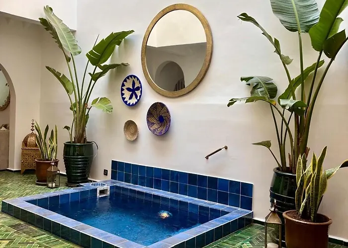 Riad Privatise Jusqu A 10 Personnes Avec 5 Suites, Bassin Et Rooftop A Seulement 15 Minutes A Pied De La Celebre Place Jemaa El Fna