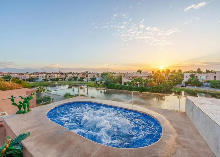 Spacious Luxury Apartment With Heated Pool Center