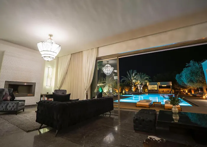 Villa Tal Marrakech Sejour Vip Avec Piscine, Restaurant Et Services Premium