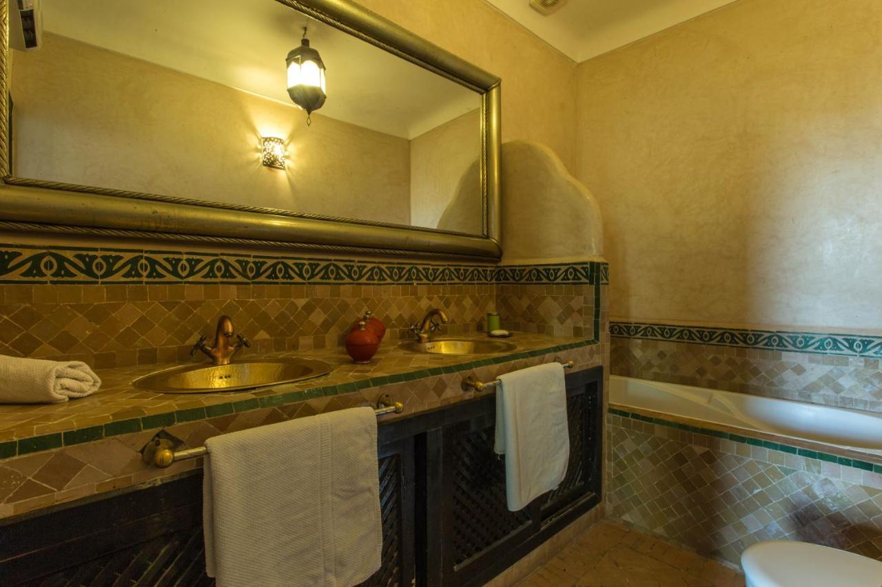 Guest house Amira & 4*