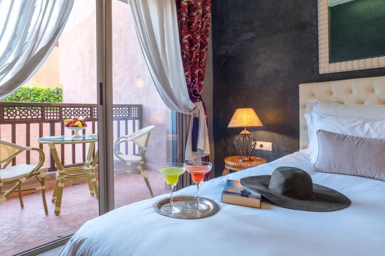 7 Bedrooms With View Private Pool And Enclosed Garden At