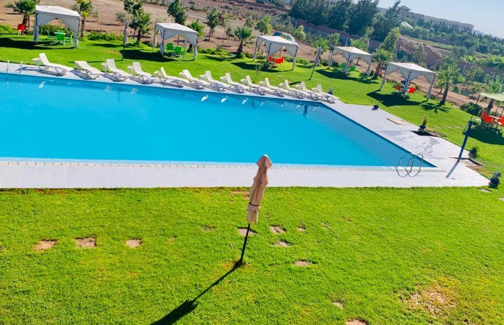 Appartement Entouré De Verdure, Grande Piscine *