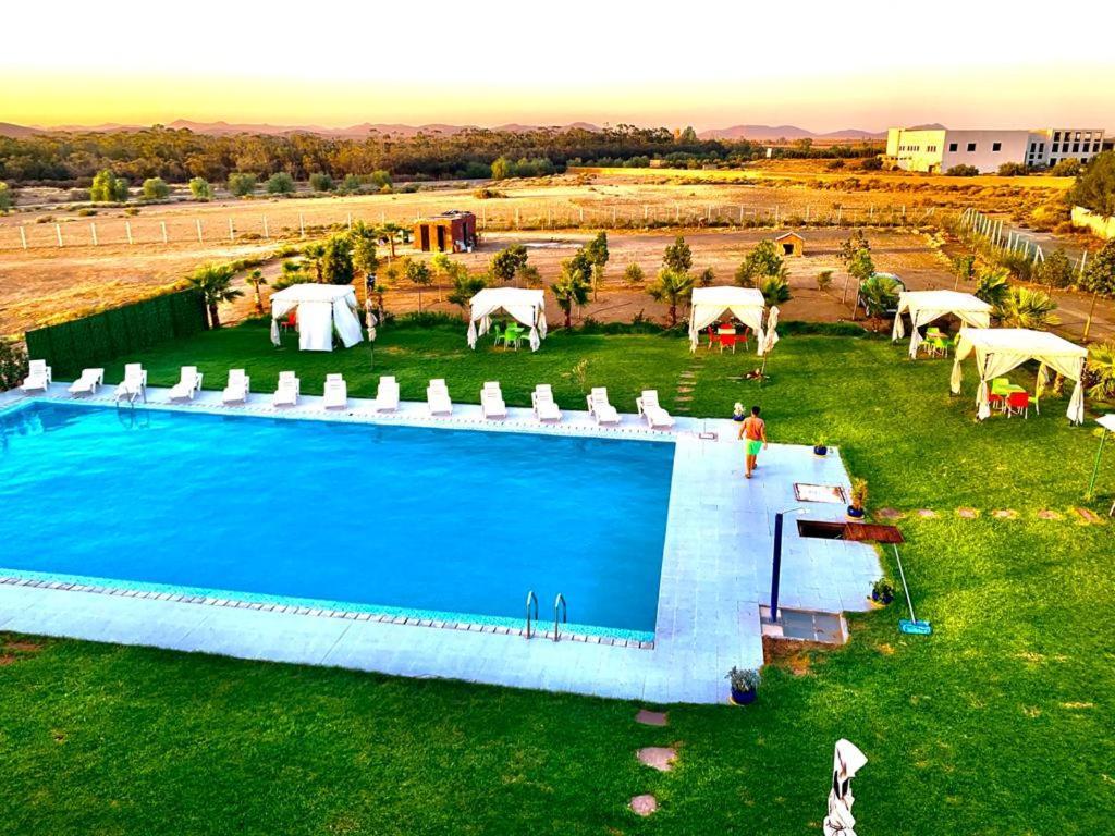 Appartement Entouré De Verdure, Grande Piscine