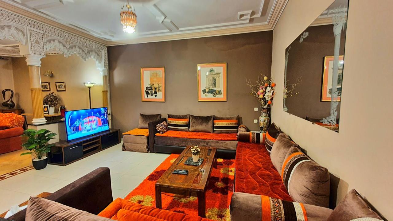 Oranger Family House Center, Private Large House, Terasse Garden View, Free Parking Apartment