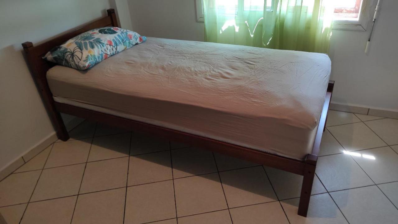 Bright Air Conditioned Near Center *