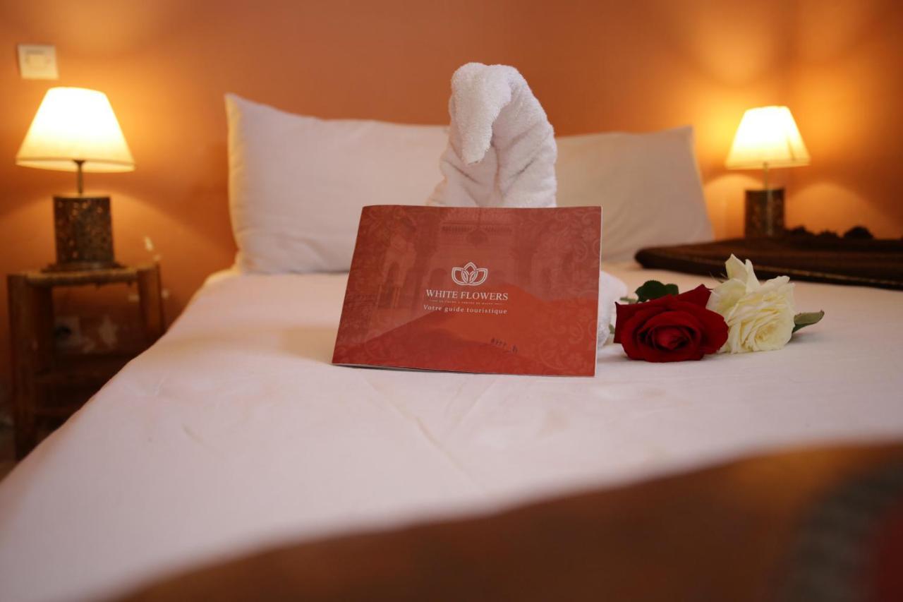 Guest house White Flowers *